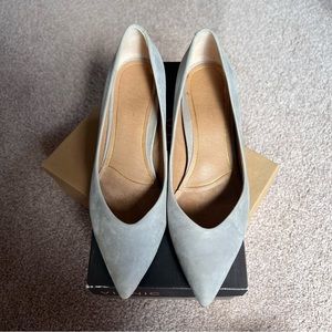 Vionic kitten heel gray sueded leather pointed toe sz 7.5 arch support comfort